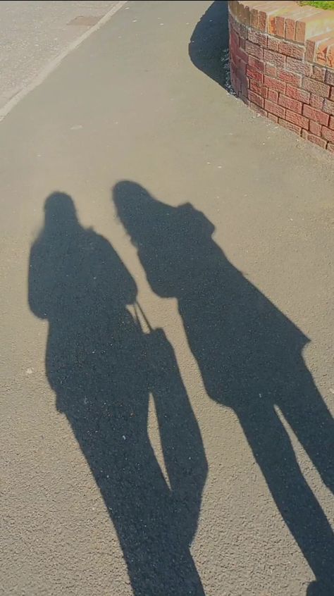 Faceless Pics With Friends, Best Friend Pictures Faceless, Faceless Bestie Pics, Faceless Friend Pics, Faceless Best Friends, Faceless Best Friends Aesthetic, Bestie Faceless, Best Friend Pictures Aesthetic No Face, Faceless Friends Aesthetic