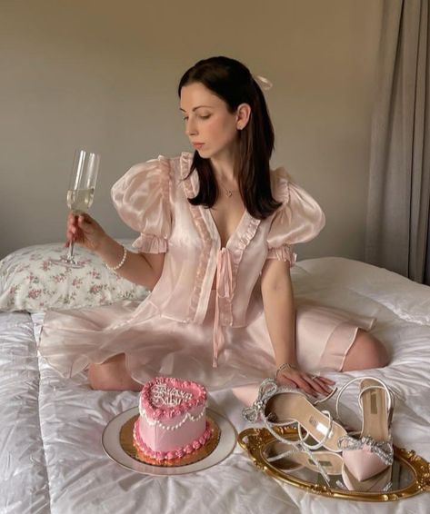 Coquette Birthday, Feed Goals, Pink Tumblr Aesthetic, Party Aesthetic, Parisian Vibes, Princess Photo, Baby Pink Aesthetic, Birthday Princess, Princess Aesthetic