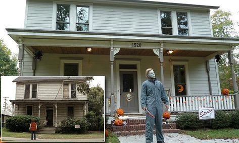 North Carolina couple builds replica of Michael Myers Halloween home Michael Myers House, Haunted House Inspiration, Hillsborough North Carolina, Halloween Lawn, Horror Decor, Michael Myers Halloween, Horror House, Halloween Yard, Halloween Home