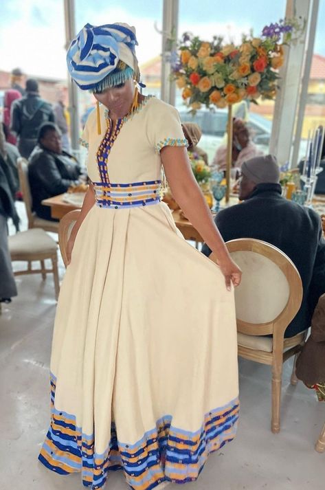 Modern Setswana Traditional Dresses, Umbaco Xhosa Dresses, Xhosa Attire Traditional Dresses, Setswana Traditional Dresses, Xhosa Dresses, Xhosa Bride, Xhosa Culture, African Dress Patterns, Xhosa Attire