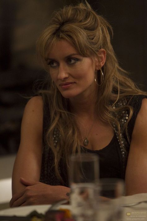 Karen often looked this way Californication Karen, Karen Californication, Long Blonde Hair Cuts, Natascha Mcelhone, Hair Png, Bohemian Hairstyles, Wedding Scene, Scene Hair, Hair Pictures