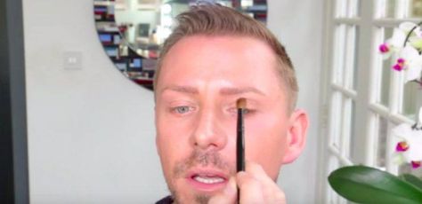 You've Been Applying Your Eyeshadow Wrong | TipHero Contour Nose, Wayne Goss, How To Contour, Beauty Youtubers, Eye Makeup Techniques, Makeup Tutorial Eyeliner, Nose Contouring, Nose Shapes, Unique Makeup