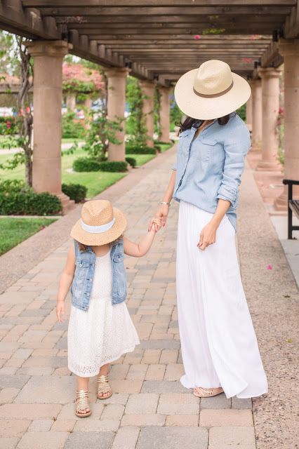 40 Adorable Mother & Daughter Outfits Mother Daughter Pictures, Kid Dress, Mom Daughter Outfits, Mother Daughter Photos, Mommy Daughter Outfits, Princess Sophia, Daughter Outfits, Mother Daughter Fashion, Mother Daughter Matching Outfits