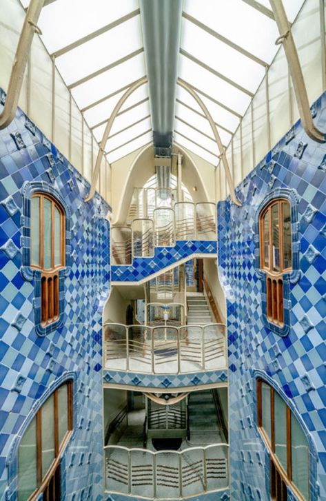 Gaudi Casa Batllo, Catalan Modernism, Gaudi Buildings, Gaudi Architecture, Casa Batlló, Japanese Architect, Wearables Design, Famous Buildings, Antoni Gaudi