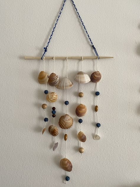 Homemade Dream Catcher Diy, Seashell Dreamcatcher, Shell Dream Catcher, Homemade Dream Catchers, Beach Room Decor, Blue Seashell, Beach Room, Dream Catcher Diy, Things To Do When Bored