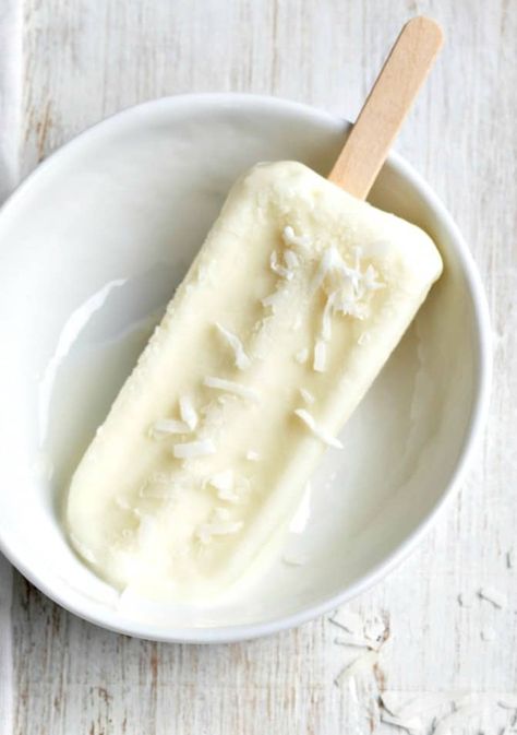 Coconut Treats, Healthy Popsicle Recipes, Coconut Popsicles, Ice Pop Recipes, Healthy Popsicles, Ice Lollies, Coconut Ice, Homemade Popsicles, Palm Sugar