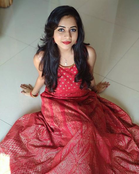 Suza (@suzakumar) • Instagram photos and videos Suza Kumar, Kerala House, Movies List, Teen Girl Dresses, Hindi Songs, Movies 2017, Watch Movies Online, Simple Girl, Movie List