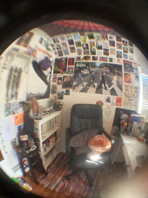 Room Ideas For Skaters, Skate Bedroom Aesthetic, 90s Skater Bedroom, 90s Room Aesthetic R&b, Traffic Mirror In Room Aesthetic, Street Mirror In Room, Skater Style Room, Street Aesthetic Room, Room Inspo Skater