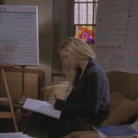 Paris Geller Study Motivation Edit, Study Paris Geller, Paris Geller Aesthetic Study, Paris Geller Studying, Paris Geller Icon, Paris Geller Study, Paris Geller Study Motivation, Paris Geller Aesthetic, Revision Motivation