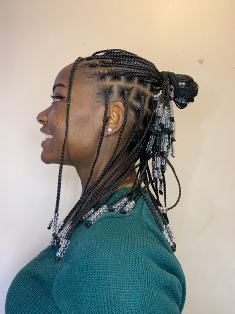 Hairstyle With Beads, Afro Hair Care, Black Hair Aesthetic, Short Box Braids Hairstyles, Faux Locs Hairstyles, Braided Cornrow Hairstyles, Cute Box Braids Hairstyles, Quick Braided Hairstyles, Pelo Afro