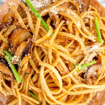 Yard House Garlic Noodles Recipe, Vegetarian Stir Fry Sauce, Garlic Noodles Recipe, Easy Home Recipes, Vegetarian Stir Fry, Garlic Noodles, Quick Weeknight Meals, Hoisin Sauce, Noodle Recipes