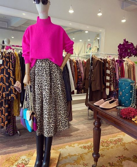 Martinelli Roma, Meeting Outfit, Leopard Print Outfits, Fashion School, Looks Street Style, Modest Fashion Outfits, Hijab Style, Print Skirt, Mode Vintage