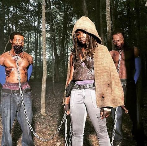 Michonne Art, The Walking Dead Cast, Amc Twd, Walking Dead Wallpaper, Rick And Michonne, Walking Dead Zombies, Walking Dead Game, Walking Dead Cast, World Of Darkness