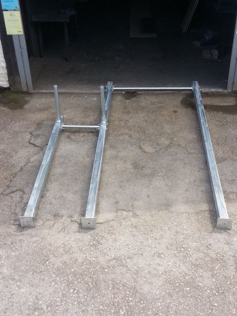 Diy Pull Up Bar And Dip Station, Outdoor Pull Up Bar Diy, Outdoor Pull Up Bar, Diy Pull Up Bar, Diy Exercise Equipment, Outdoor Gym Equipment, Backyard Gym, Workouts Outside, Dream Gym