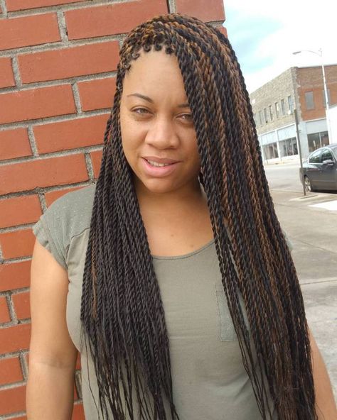 Long Highlighted Senegalese Twists Long Twist Braids, Red Balayage Hair, Senegalese Twist Hairstyles, Senegalese Twists, Short Box Braids, Long Box Braids, Twist Styles, Twist Braid Hairstyles, Micro Braids