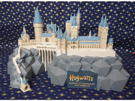 Hogwarts Castle Diy Cardboard, Cardboard Hogwarts Castle, Diy Hogwarts Castle, Harry Potter Minecraft, Hardy Potter, Paper Models House, Castle Model, Harry Potter Castle, Harry Potter 3d