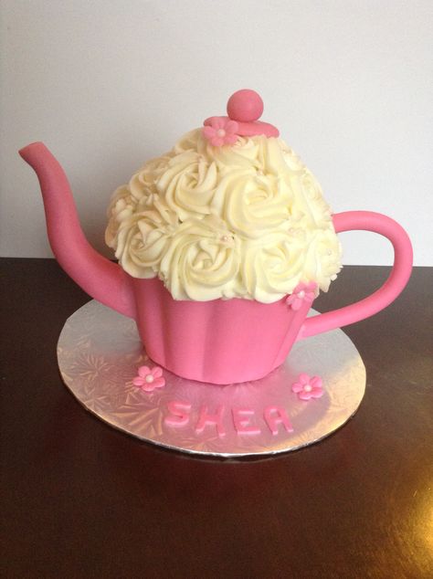 Giant cupcake - Teapot cake Teapot Cake Ideas, Teapot Cupcakes, Giant Cupcake Ideas, Teaparty Birthday, Giant Cupcake Mould, Large Cupcake Cakes, Jumbo Cupcake, Giant Cupcake Cakes, Big Cupcake