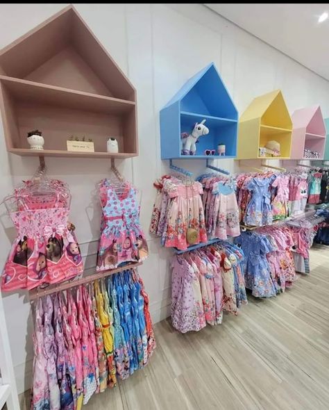 Kids Boutique Ideas, Childrens Boutique Ideas, Baby Store Display, Kids Clothing Store Design, Craft Booth Design, Store Shelves Design, Childrens Shop, Clothing Store Design, Store Design Boutique