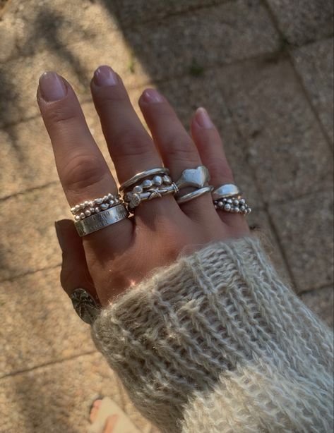 Big Chunky Jewelry, Chunky Rings Aesthetic Silver, Silver Ring Stack Chunky, Jewelry Lookbook Silver, Silver Ring Inspiration, Jewlerie Aesthetic Silver, Chunky Ring Stack, Jewelry Silver Aesthetic, Chunky Silver Ring