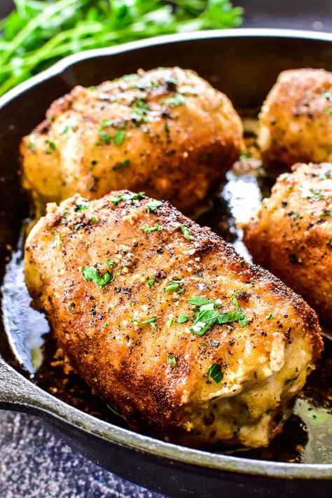 Chicken Kiev In Air Fryer, Chicken Keiv Recipe Easy, Chicken Keiv Recipe, Chicken Kiev Casserole, Chicken Kyiv, Slavic Food, Chicken Kiev Recipe, Chicken Dishes For Dinner, Movie Dinner