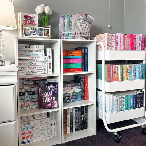 Book Corner Ideas Bedroom, Book Girlies, Bookshelf Aesthetic, Bookshelf Inspiration, Book Corner, Mini Library, Bookshelf Organization, Aesthetic Girly, Book Room