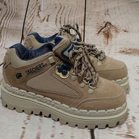 Sketchers Jammers, Cute Hiking Boots, Skechers Jammers, 일본 패션, Dr Shoes, Funky Shoes, Shoes Ideas, Shoe Inspo, Aesthetic Shoes