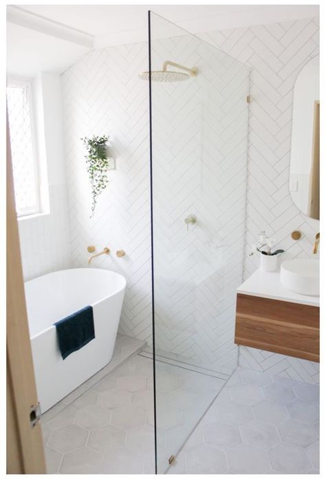 Shower Bath Combo, Bathtub Photoshoot, Wet Room Bathroom, Small Bathroom With Shower, Small Bathroom Layout, Bathtub Decor, Small Bathroom Makeover, Upstairs Bathrooms, Bathroom Inspiration Decor