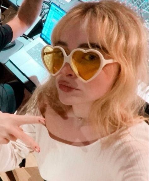 sabrina carpenter Living Barbie, Alien Stage, Girl Meets World, Girls World, First Girl, Celebrity Pictures, Sabrina Carpenter, Celebrity Photos, Funko Pop