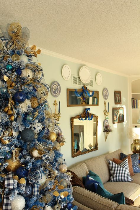 A Blue Christmas Tree You Will Love - Southern Nell's Yellow And Blue Decor, White And Blue Christmas Tree, White And Blue Christmas, Christmas Tree Yellow, Blue Christmas Tree Decorations, White Christmas Tree Decorations, Christmas Palette, Gold Christmas Tree Decorations, Christmas Color Palette