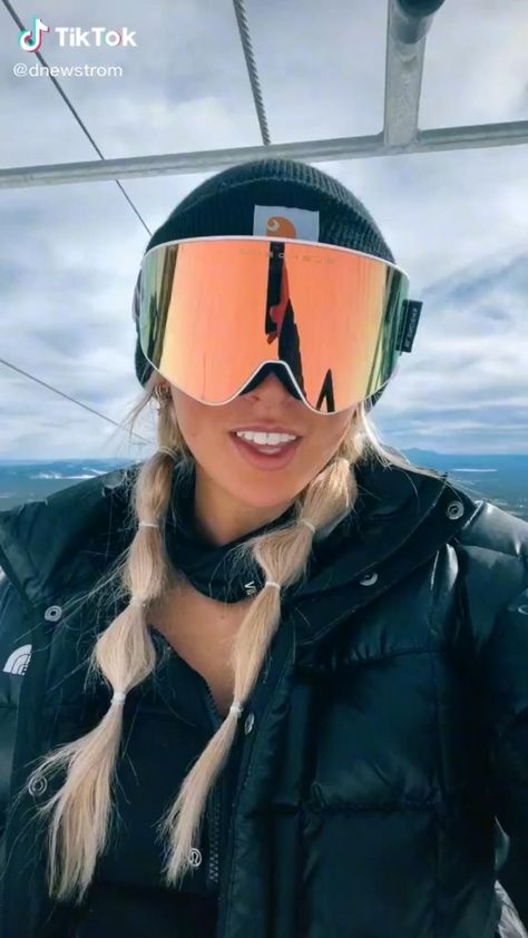 Cute Hairstyles For Snowboarding, Hair For Snowboarding, Cute Skiing Hairstyles With Helmet, Snow Boarding Hairstyles, Ski Girl Hairstyles, Ski Hair Styles, Hair Styles For Skiing, Cute Snowboarding Hairstyles, Preppy Snowboarding