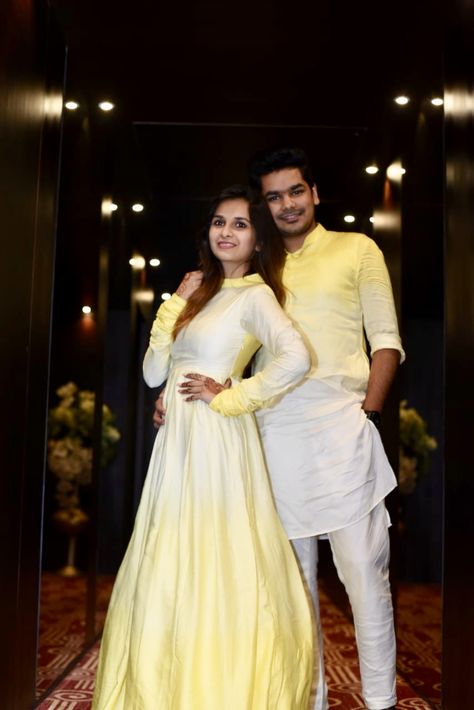 Indian Couple Outfits Matching, Couple Dress Matching Indian Wedding, Kurta For Haldi Function Men, Couple Twinning Outfits Indian, Couple Dress Matching Indian Casual, Couple Dress Matching Indian, Couple Outfit Goals, Onam 2024, Twining Outfits