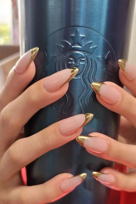 35 Cute & Trendy Gold French Tip Nails Ideas for 2024 Gold Ombre Almond Nails, Gold Tip Acrylic Nails, Gold French Tip Nails Almond, Gold Fake Nails, Gold And Silver Nails, Gold French Nails, Gold French Tip Nails, Pink Oval Nails, French Almond Nails