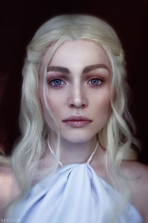 Daenerys Targaryen cosplay (Game of Thrones) | Photo by MilliganVick.deviantart.com Daenerys Targaryen Makeup, Daenerys Targaryen Wig, Khaleesi Makeup, Kahleesi Hair, Khaleesi Costume, Daenerys Targaryen Costume, Daenerys Targaryen Cosplay, Game Of Thrones Cosplay, Game Of Thrones Costumes