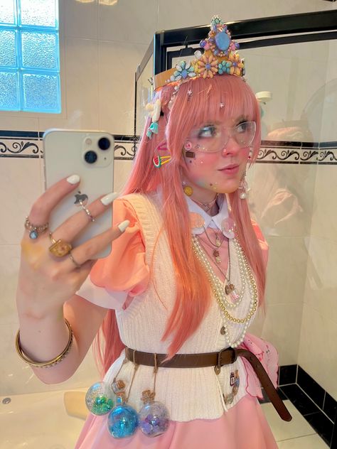 Princess Bubblegum Cosplay Makeup, Princess Bubblegum Inspired Outfit, Princess Bubblegum Outfits Inspired, Princess Bubblegum Makeup, Princess Bubblegum Halloween, Bubblegum Makeup, Princess Bubblegum Outfits, Princess Bubblegum Costume, Princess Bubblegum Costumes