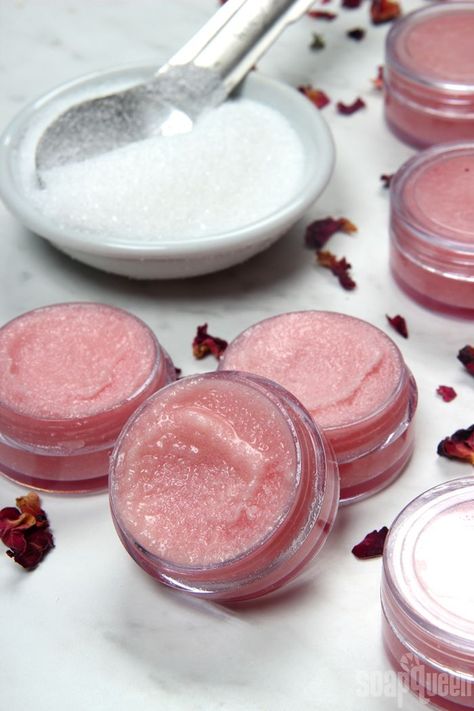 Learn how to make sugar lip scrub with coconut oil, cocoa butter and granulated sugar. This lip scrub recipe has a hint of color and a rose fragrance. Sugar Lip Scrub Diy, Queen Sugar, Soap Queen, Lip Scrub Recipe, Scrub Diy, Săpunuri Handmade, Lip Scrub Diy, Lip Scrubs, Face Scrub Homemade