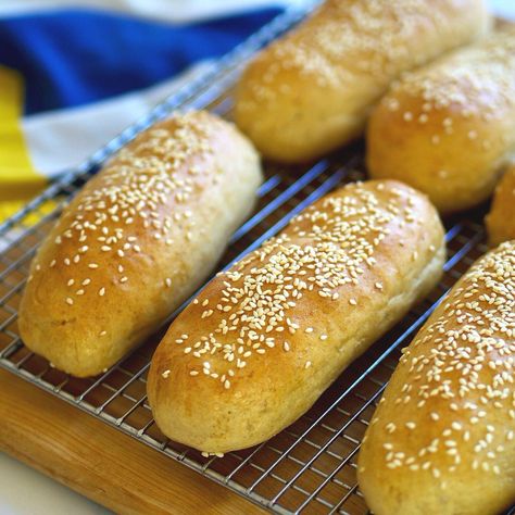 Whole Wheat Hot Dog Buns, Homemade Hot Dog Buns, Hot Dog Buns Recipe, 2023 Meals, Sandwich Rolls, Oven Bread, Dog Bread, Mediterranean Meals, Pork Salad