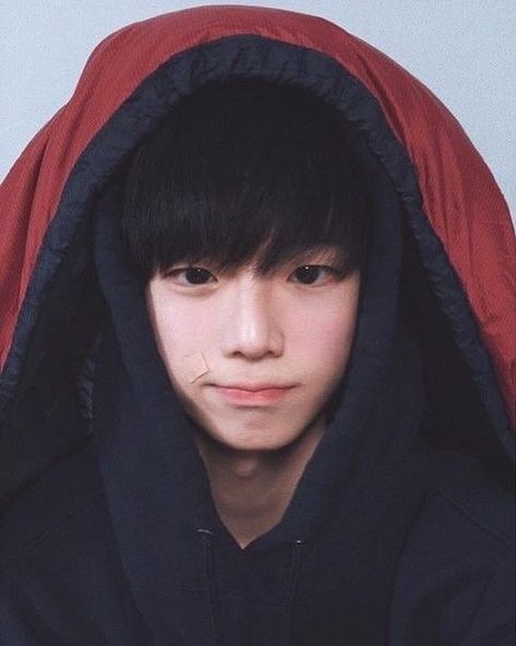 675 Me gusta, 10 comentarios - asian boys 🔥 (@_asianbois) en Instagram: "Cutie pie 💕" Boys Korean, Kore Ulzzang, Rock Lee, Cute Asian Guys, Korean Couple, Korean Boy, Ulzzang Boy, Korean Men