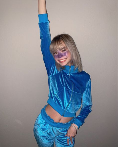 Celeb Halloween Costumes Ideas, Blue Characters Costume, Net Leggings Outfit, Lagoons Blue Costume, Blue Costumes Halloween, Blue Halloween Costumes Women, Halloween Costume Blue Hair, Funny And Cute Halloween Costumes, Halloween Costumes For The Cold