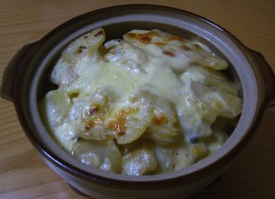 Rice Cooker Scalloped Potatoes: Because I am obsessed with the rice cooker in our new condo, I will be trying to make everything in it. This looks promising! Rice Cooker Recipes Healthy, Mini Rice Cooker Recipes, Rice Cooker Cake, Multicooker Recipes, Rice Cooker Meals, Bake Dinner, Cooker Cake, Steam Cooker, Mini Rice Cooker