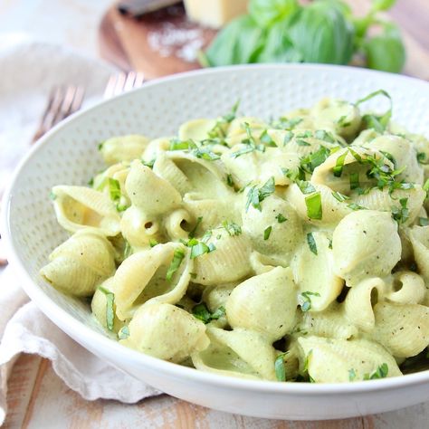 Deliciously flavorful basil pesto, ricotta cheese & cream cheese are combined to make a creamy, cheesy sauce. The sauce is tossed with pasta shells in this easy 20 minute pesto pasta recipe! Barilla Pesto, Pesto Ricotta, Cottage Cheese Pasta, Pesto Sauce For Pasta, Basil Pesto Pasta, Pesto Pasta Recipe, Cream Cheese Pasta, Cheese Pasta Recipes, Cheese Sauce For Pasta