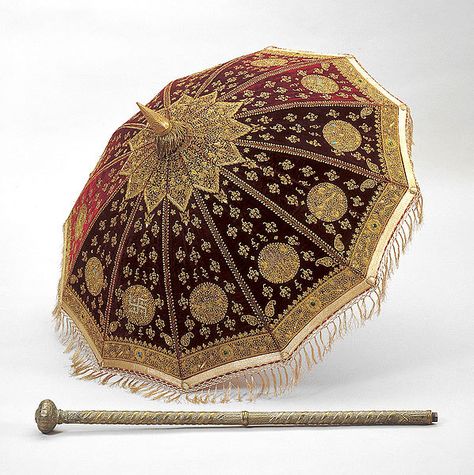 Lace Umbrella, Sun Parasol, Antique Fans, Vintage Umbrella, Fashion Umbrella, Umbrella Art, Under My Umbrella, Umbrellas Parasols, Singing In The Rain