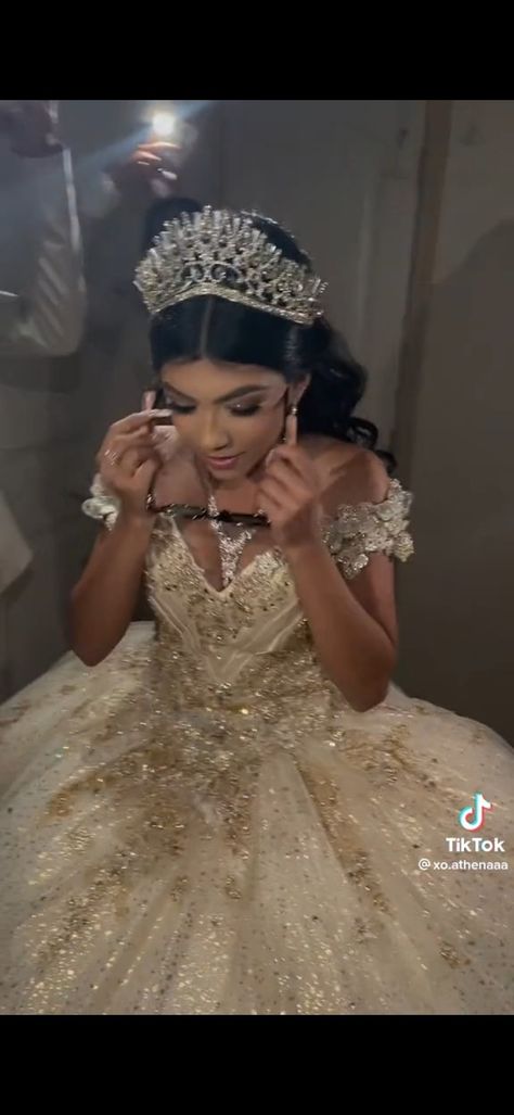 Quinceanera Hair Styles With Crown, Quince Flower Crown, Flower Crown Quince, Gold Makeup Looks For Quince, Champagne Quinceanera Theme, Gold Quinceanera Dresses, Champagne Quince, Quinceanera Stuff, Quinceanera Makeup