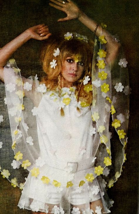 Vogue UK 1967 Patti Boyd, Colleen Corby, 60s Icons, Patti Hansen, Pattie Boyd, Jean Shrimpton, David Bailey, 60s 70s Fashion, Flowers In Her Hair