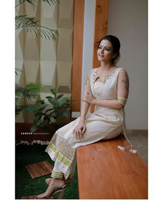 Flattering Kalamkari Dresses from Rekha’s Couture • Keep Me Stylish Onam Outfits Ideas, Kerala Dress, Onam Dress, Onam Outfits, Keep Me Stylish, Cotton Saree Blouse Designs, Churidar Designs, Set Saree, Simple Kurta Designs