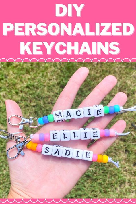 Word Keychain Diy, Making A Keychain With Beads, Preschool Keychain Craft, Diy Personalized Keychain Ideas, Easy Keyrings To Make, Bead Key Chains For Kids, Friendship Keychains Diy Beads, Name Key Chains, Personalized Beaded Keychains