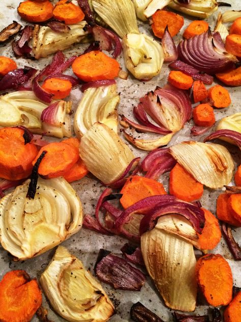 Vegetables In The Oven, Eat Your Vegetables, Roasting Vegetables, Fennel Recipes, Oven Vegetables, Eat Vegetables, Roasted Fennel, Roasted Onions, Roasted Vegetable Recipes