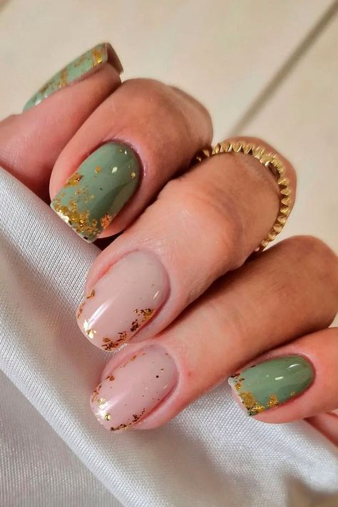 Glossy Nude and Olive Green Nails Check more at https://mangadexx.com/glossy-nude-and-olive-green-nails/ Green Toe Nails, Olive Green Nails, Acrylic Dip Nails, Olive Nails, Bridesmaids Nails, Green Nail Art, Green Nail Designs, Nude Nail Designs, Work Nails