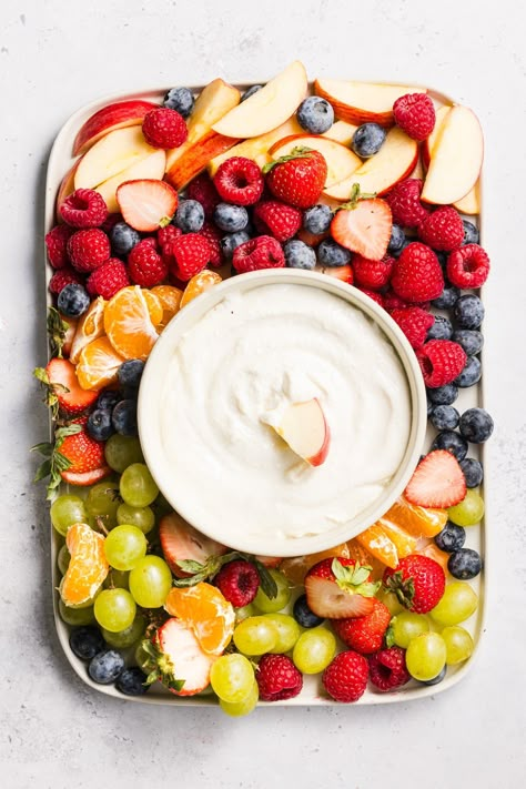 Cottage Cheese Fruit Dip Healthy Fruit Dip Clean Eating, High Protein Fruit Dip, Dips With Cottage Cheese, High Protein Dip Recipes, Yogurt Cookie Dough Dip, Cottage Cheese Fruit Dip, Protein Fruit Dip, Cottage Cheese Ideas, Protein Appetizers