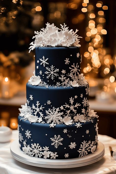 Wedding Cake Stars, Christmas Theme Wedding Cake, Snowflake Cake Ideas, Blue Christmas Wedding, Winter Wedding Cake Ideas, Snowflake Wedding Cake, Winter Wedding Cakes, Ice Wedding, Silver Winter Wedding