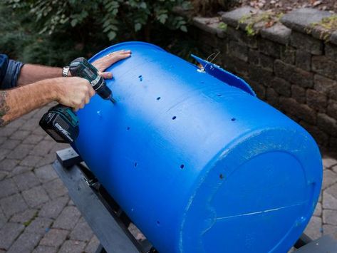 Diy Compost Tumbler, Compost Barrel, Tumbling Composter, Composting 101, Compost Bin Diy, Compost Tumbler, Diy Compost, Diy Outdoor Table, Home Gardens